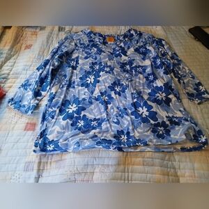 Ruby Rd. Blue and White Floral Lightweight Top
